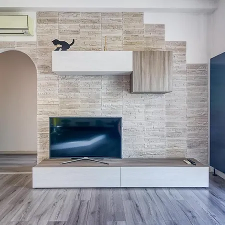 Uptown Cosy Flat With Sea View *