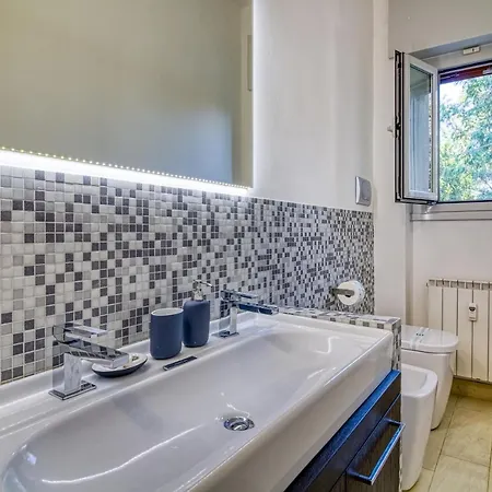 Apartment Uptown Cosy Flat With Sea View