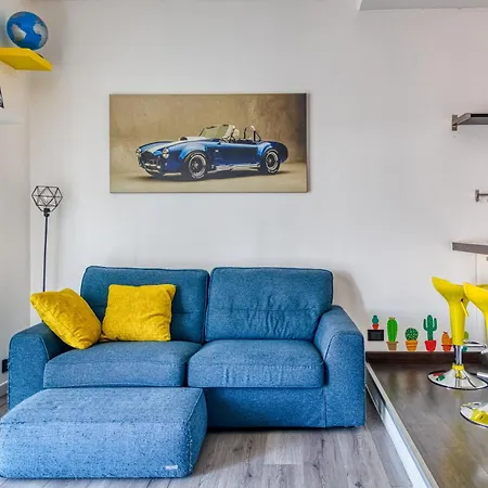 Uptown Cosy Flat With Sea View Apartment *