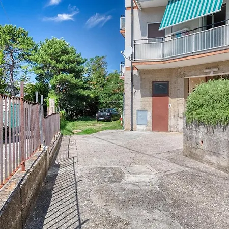 Uptown Cosy Flat With Sea View Apartment *